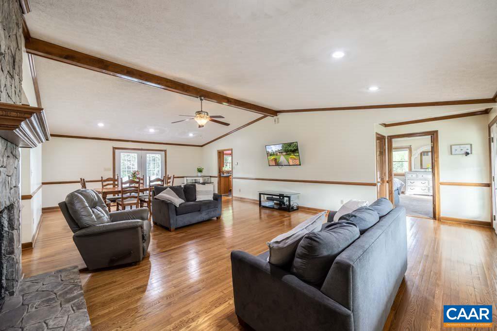 18 SONGBIRD LN