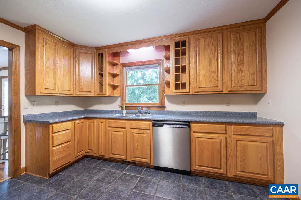 18 SONGBIRD LN