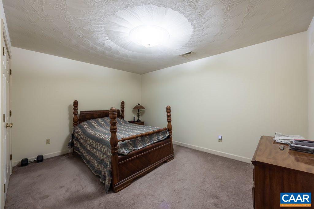 18 SONGBIRD LN