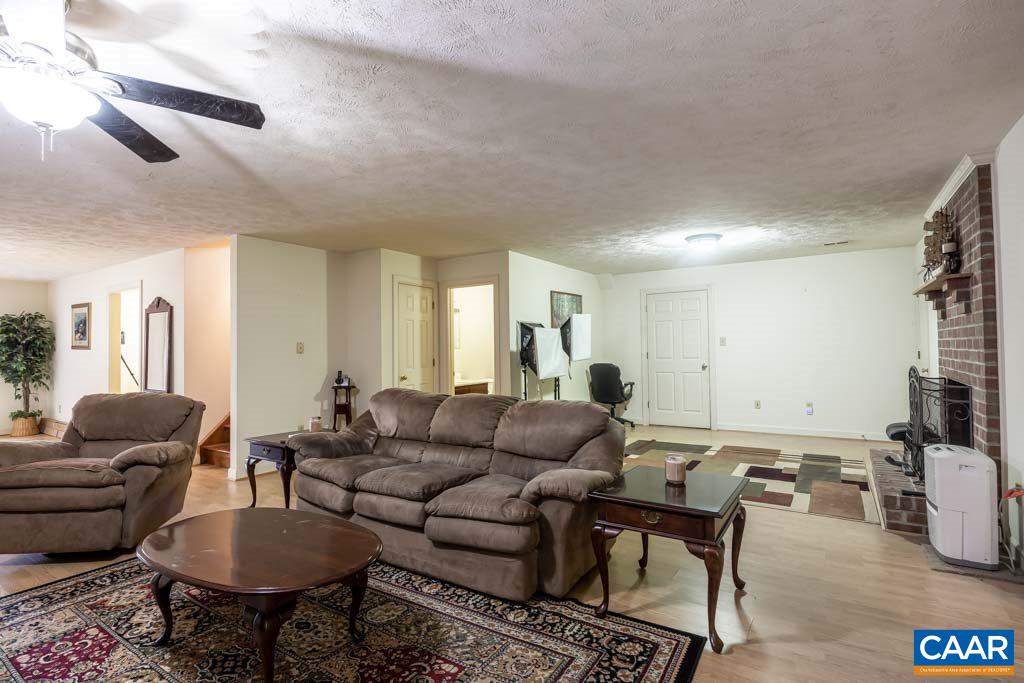18 SONGBIRD LN