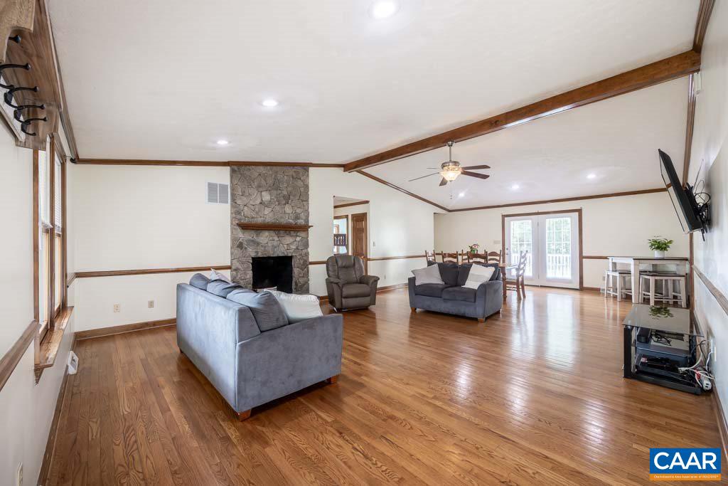18 SONGBIRD LN