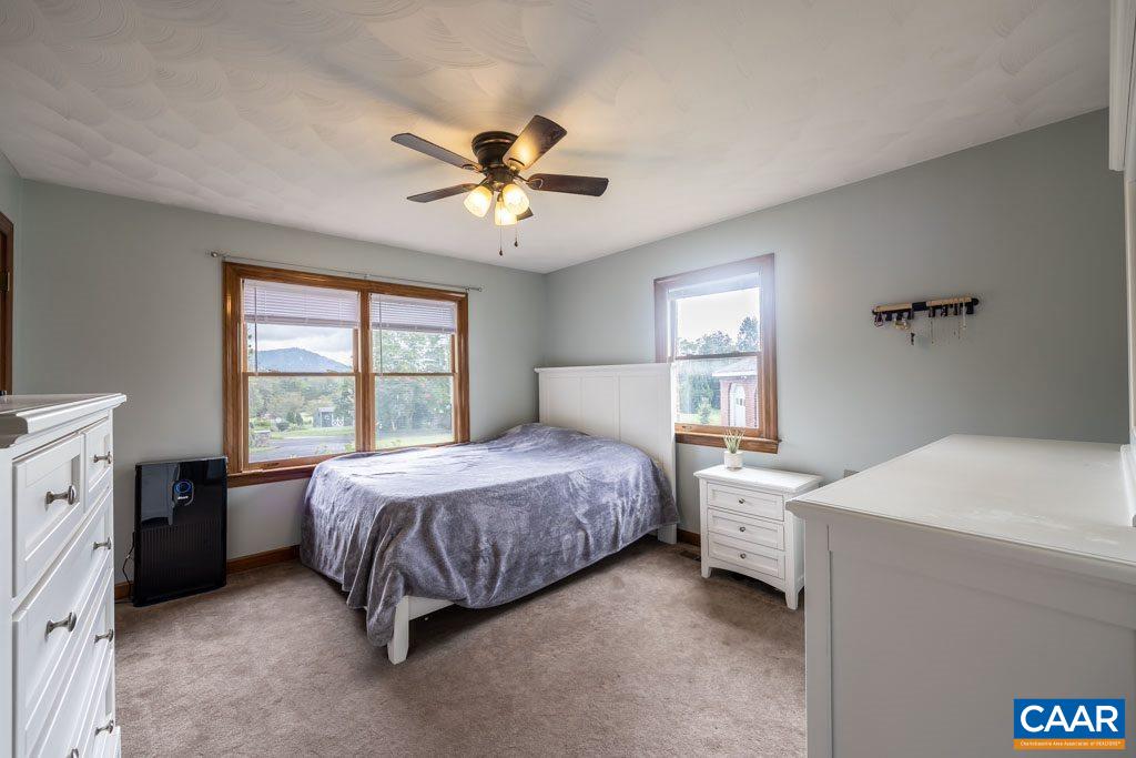 18 SONGBIRD LN
