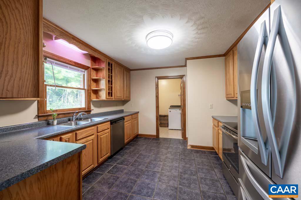 18 SONGBIRD LN
