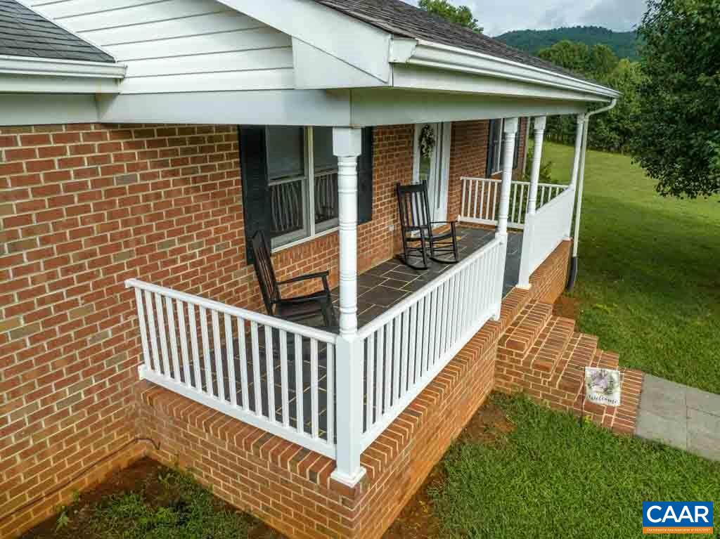 18 SONGBIRD LN