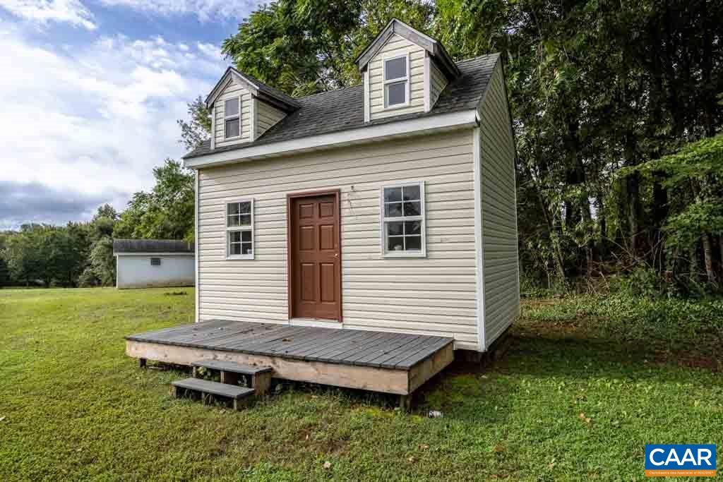 18 SONGBIRD LN