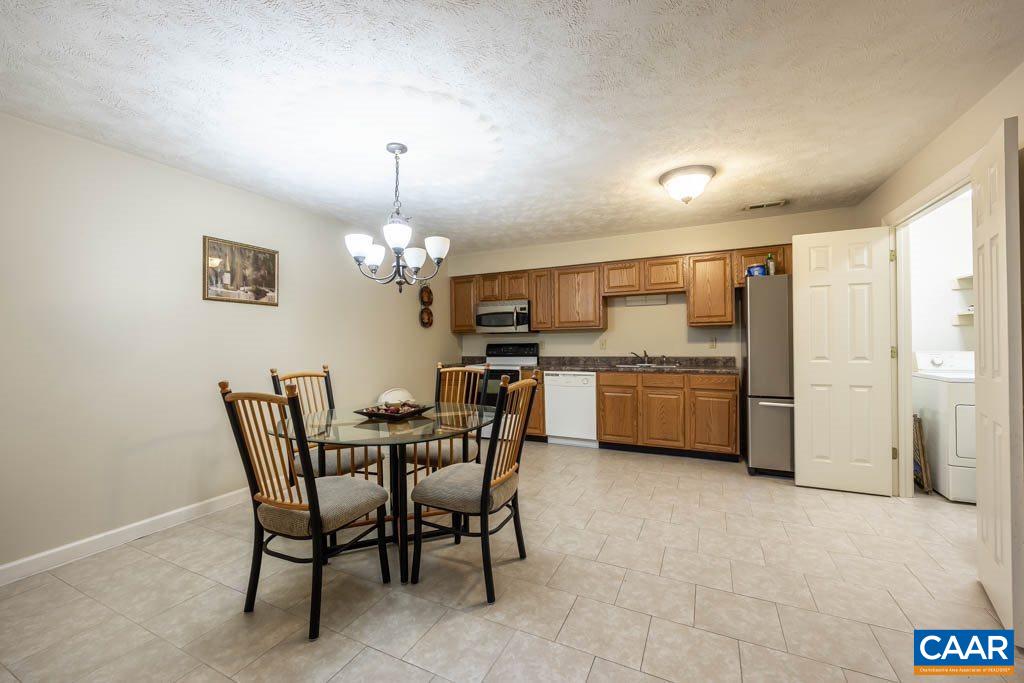 18 SONGBIRD LN