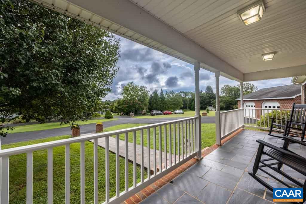 18 SONGBIRD LN