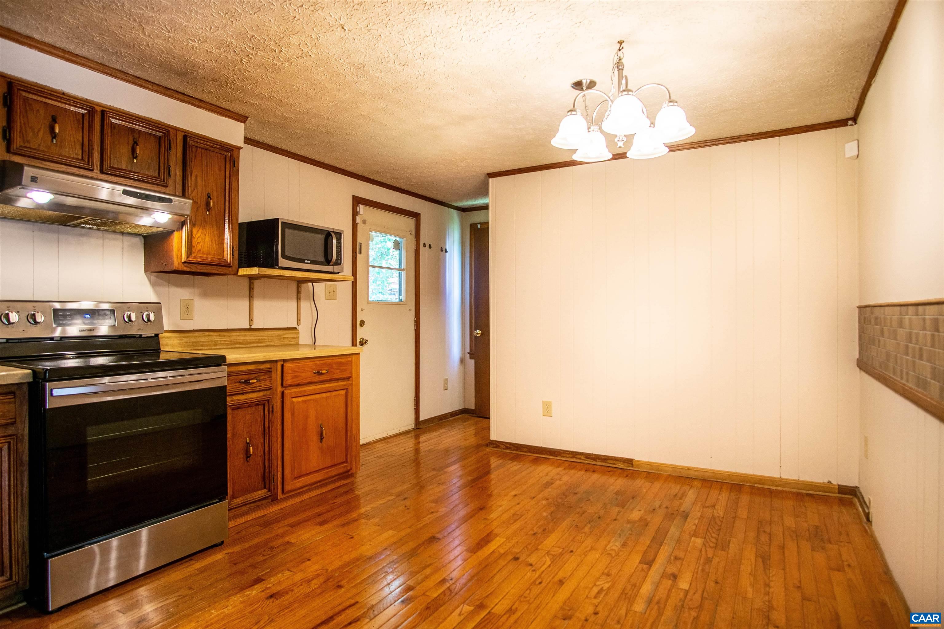 218 BARNSDALE RD