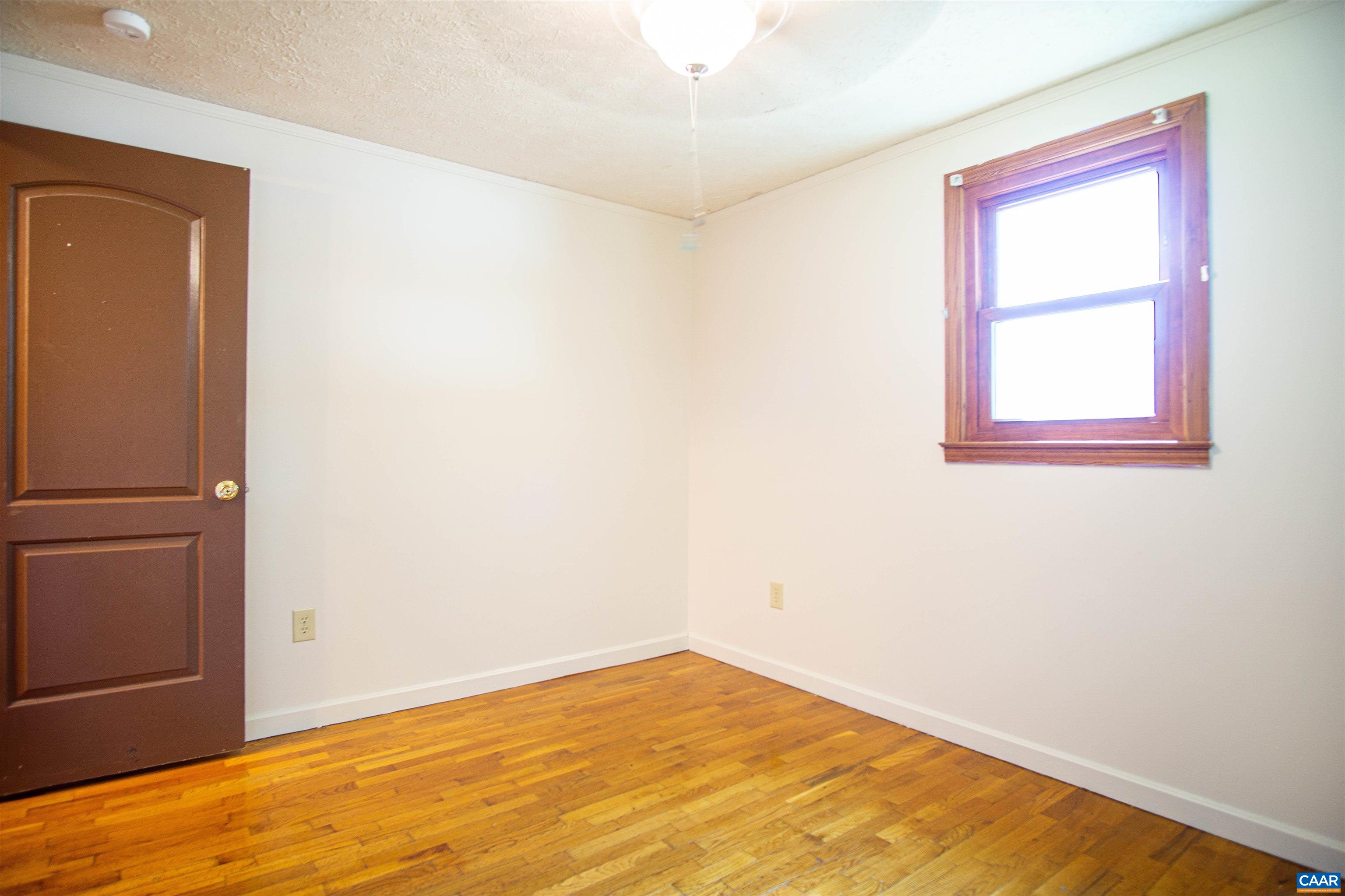 218 BARNSDALE RD