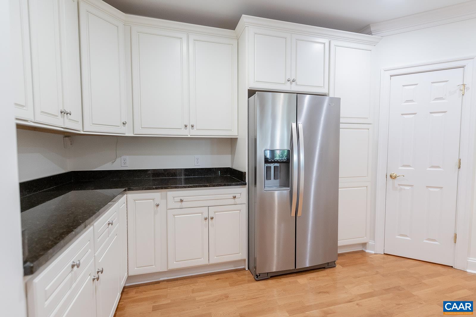 415 WHITE GABLES LN Unit: 101