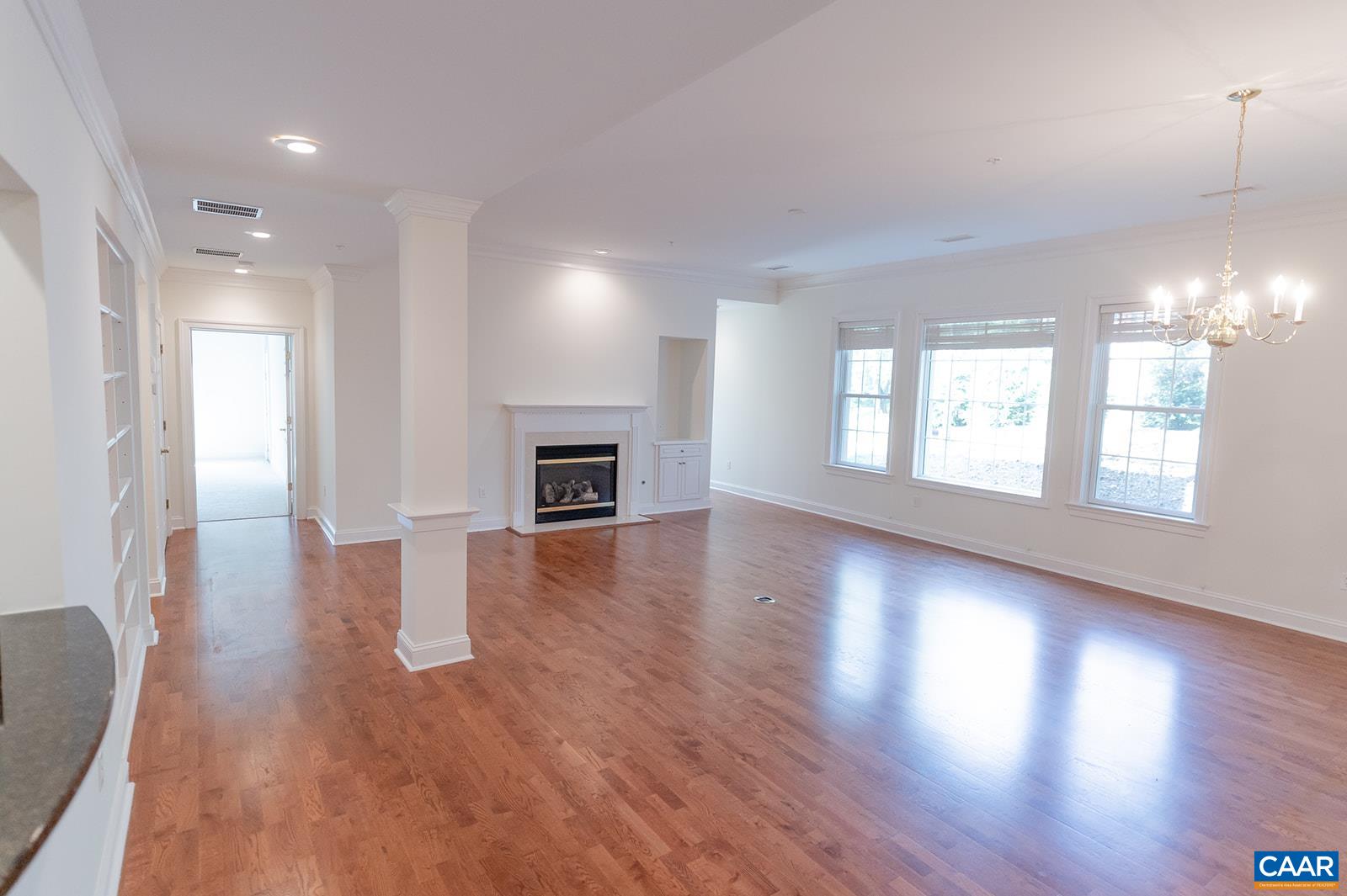 415 WHITE GABLES LN Unit: 101