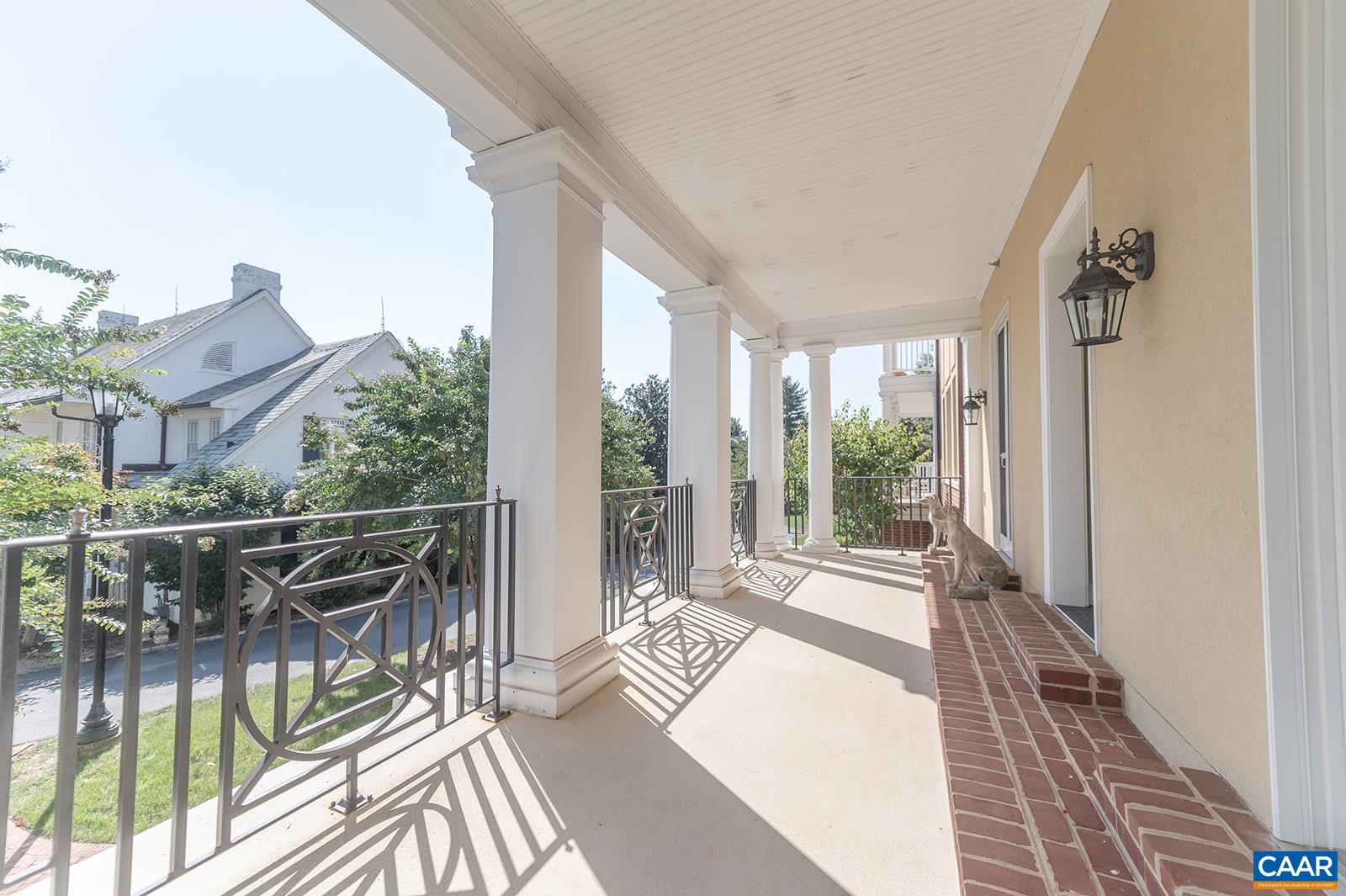 415 WHITE GABLES LN Unit: 101