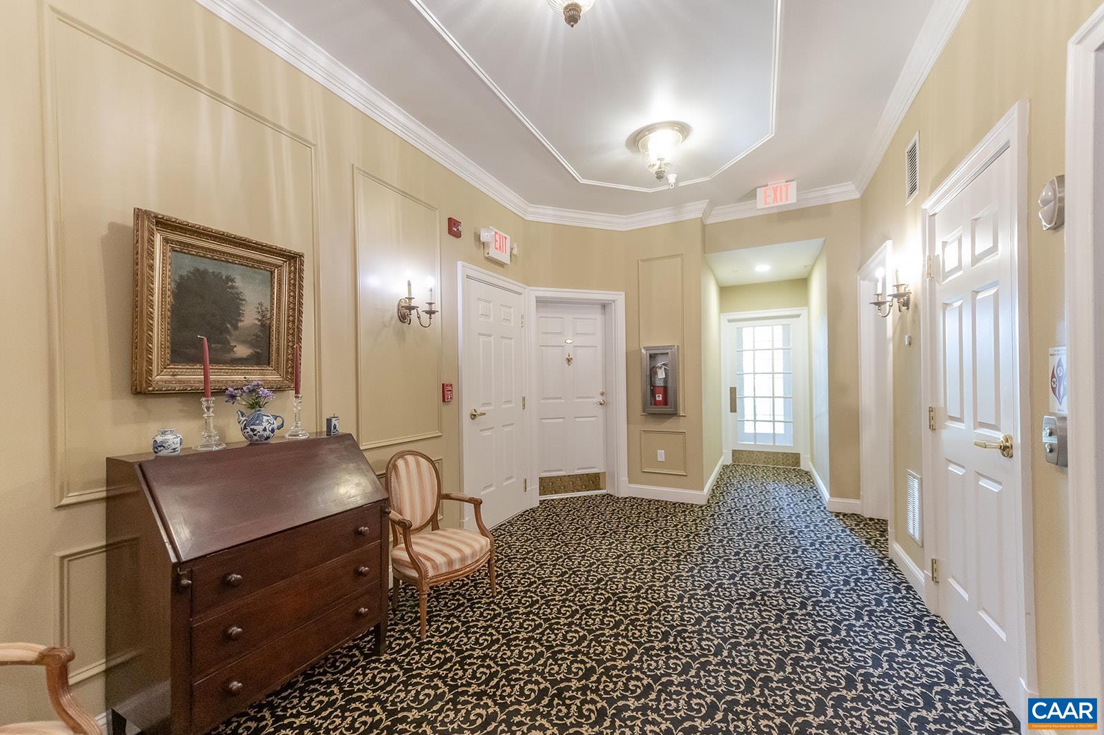 415 WHITE GABLES LN Unit: 101