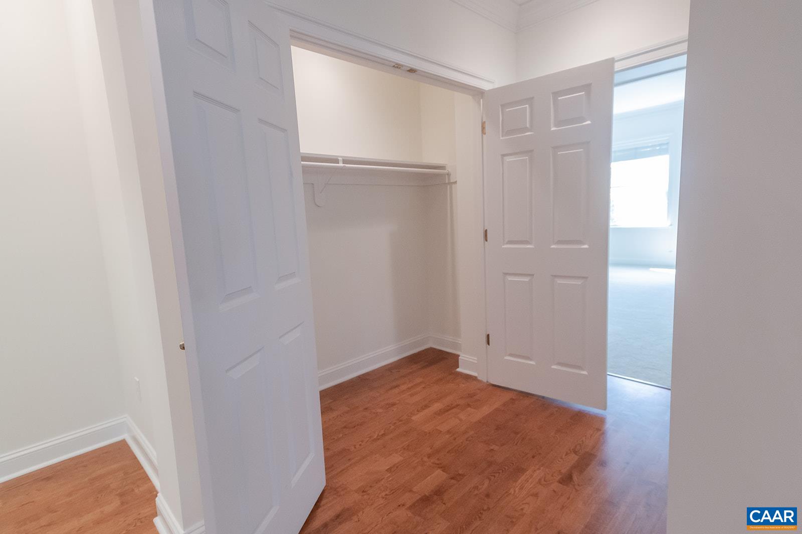 415 WHITE GABLES LN Unit: 101