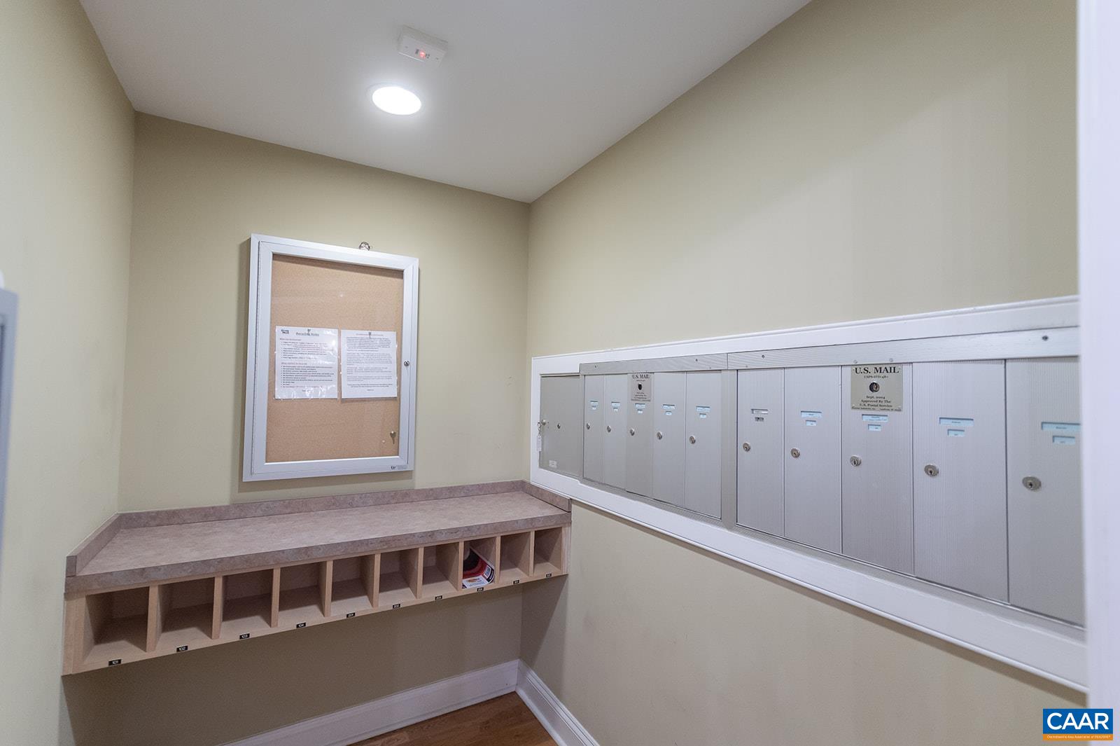 415 WHITE GABLES LN Unit: 101