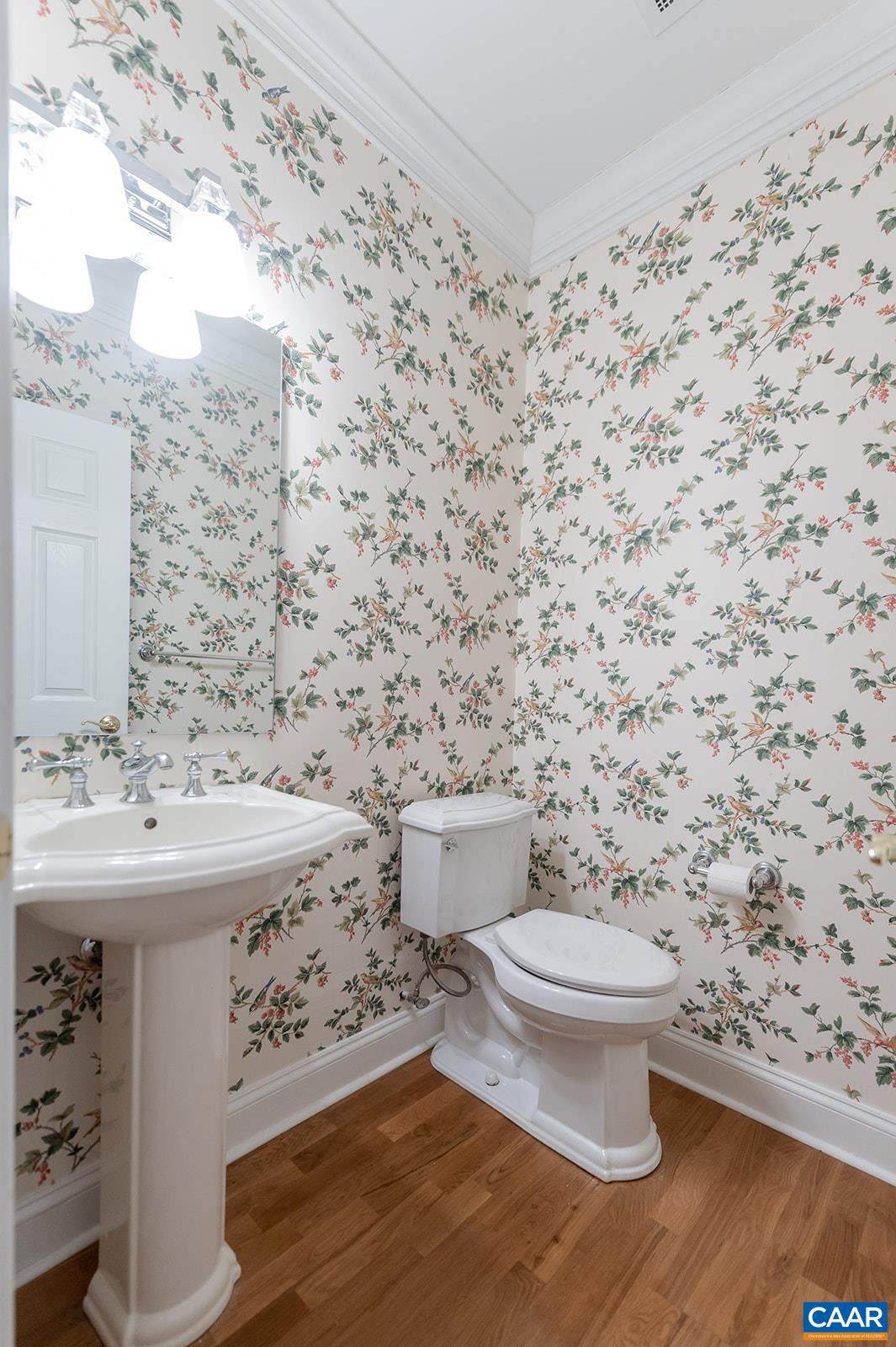 415 WHITE GABLES LN Unit: 101