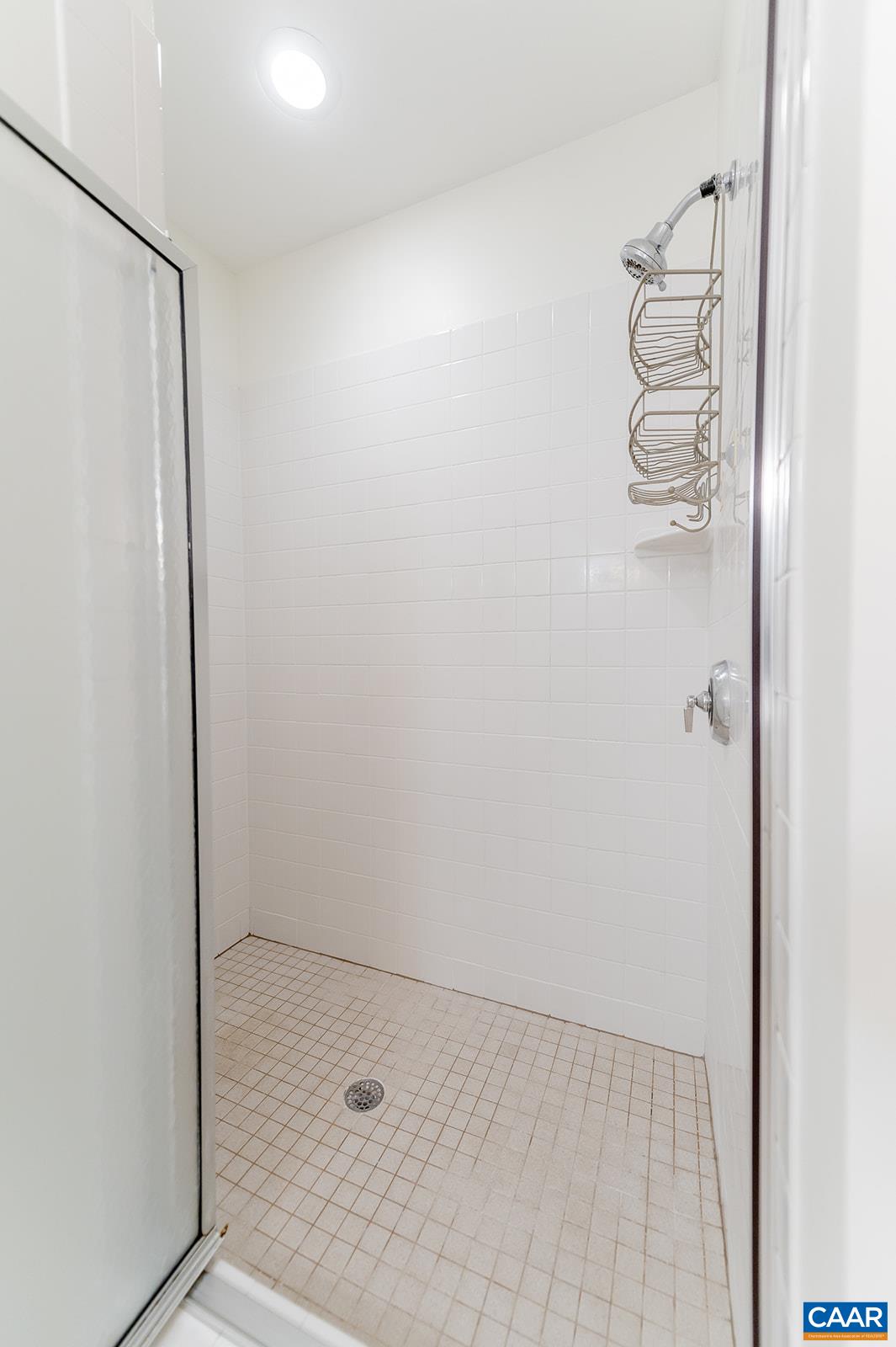 415 WHITE GABLES LN Unit: 101