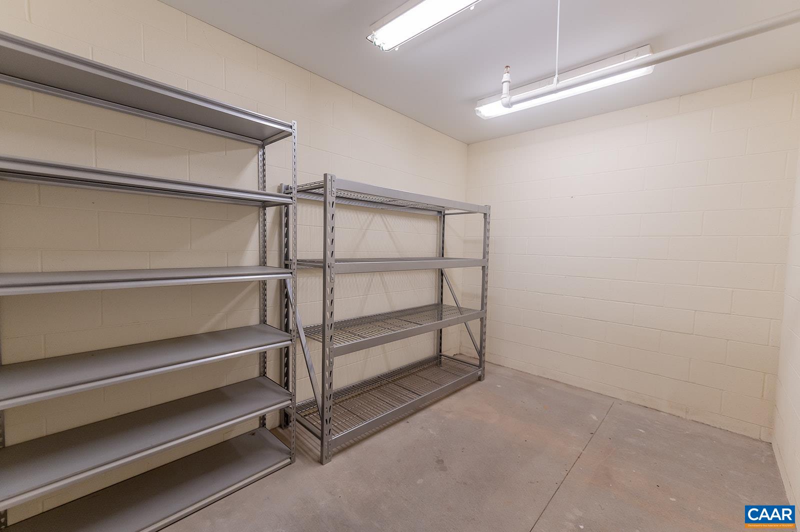 415 WHITE GABLES LN Unit: 101