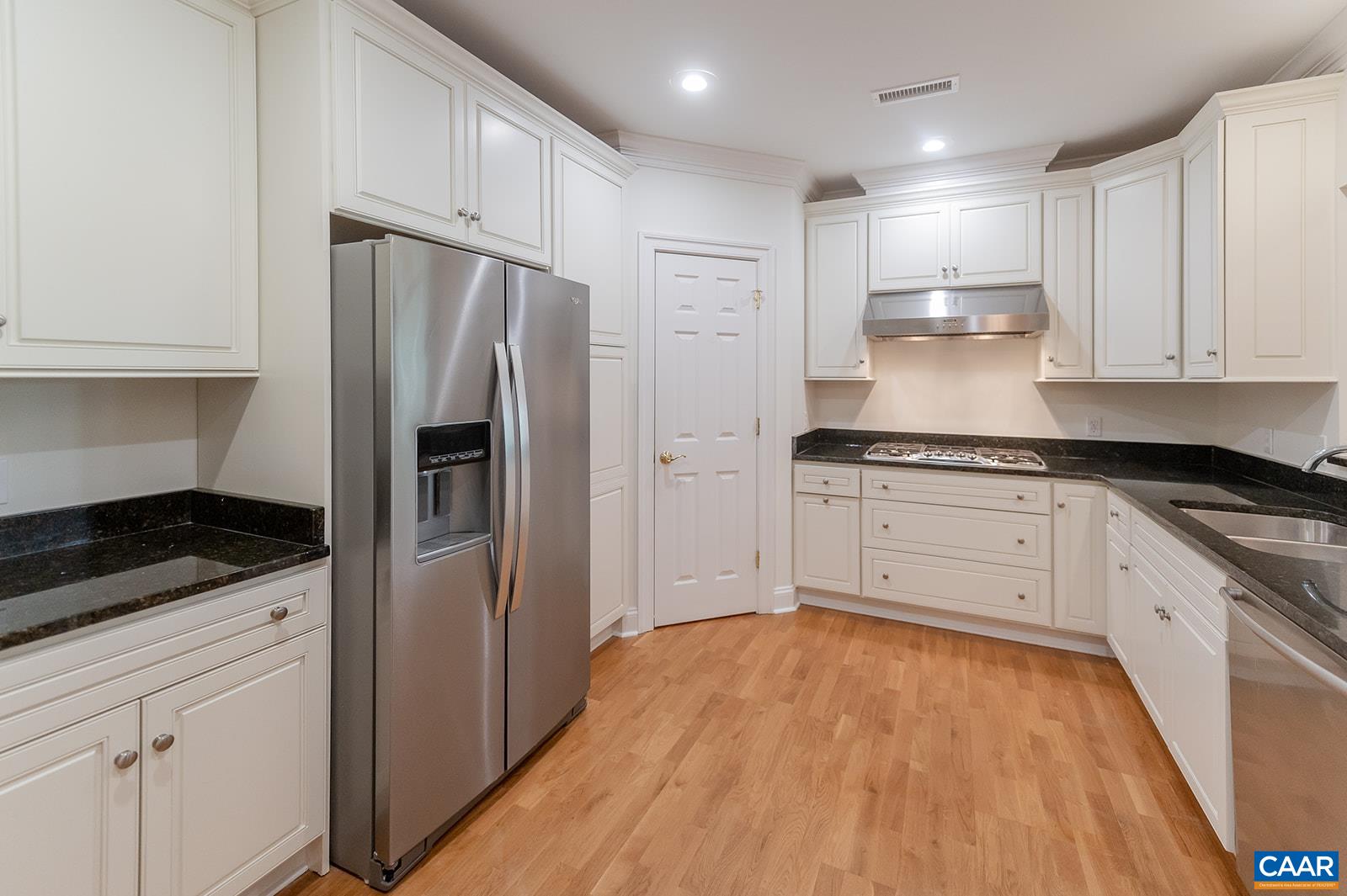 415 WHITE GABLES LN Unit: 101