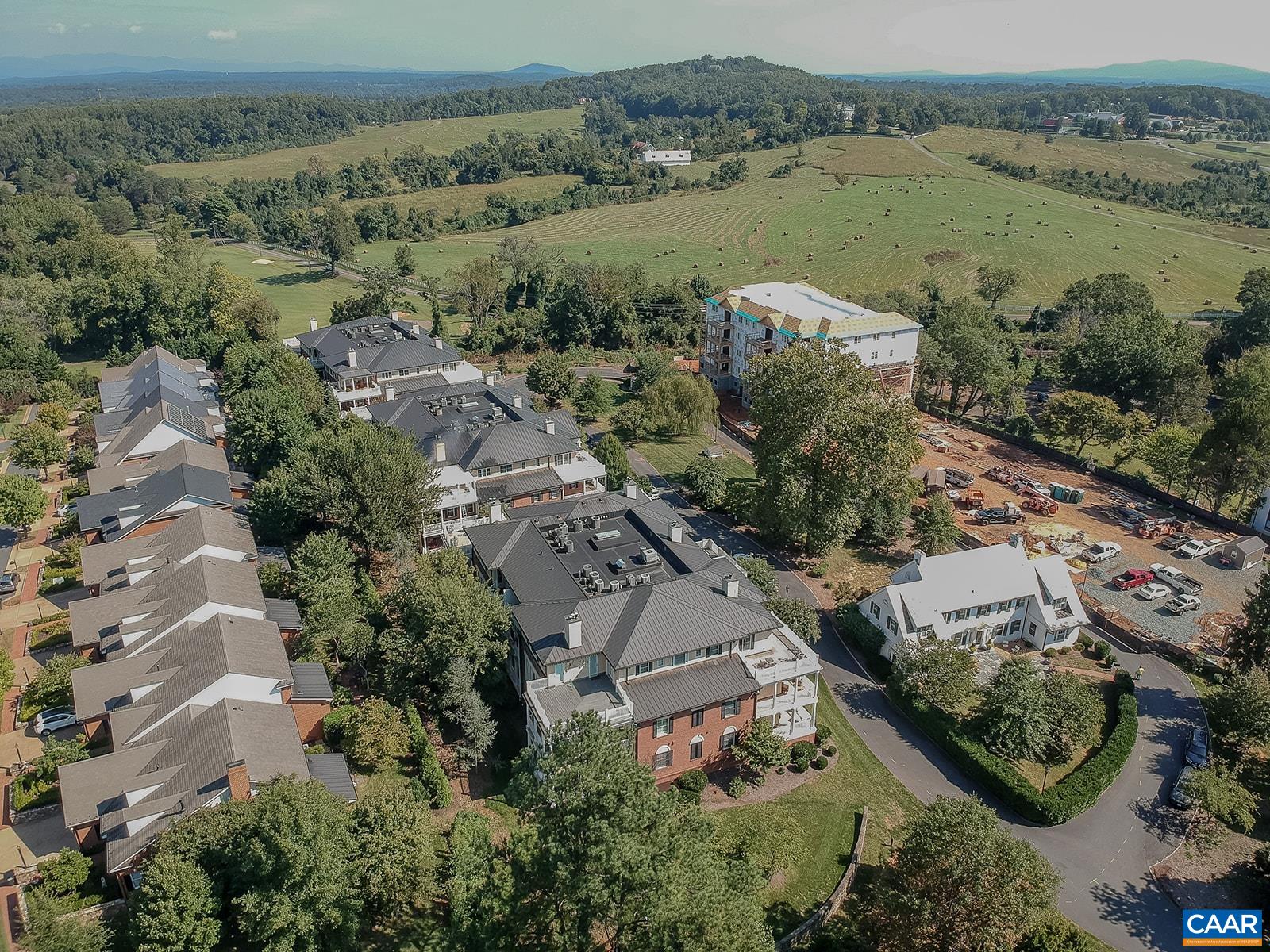 415 WHITE GABLES LN Unit: 101