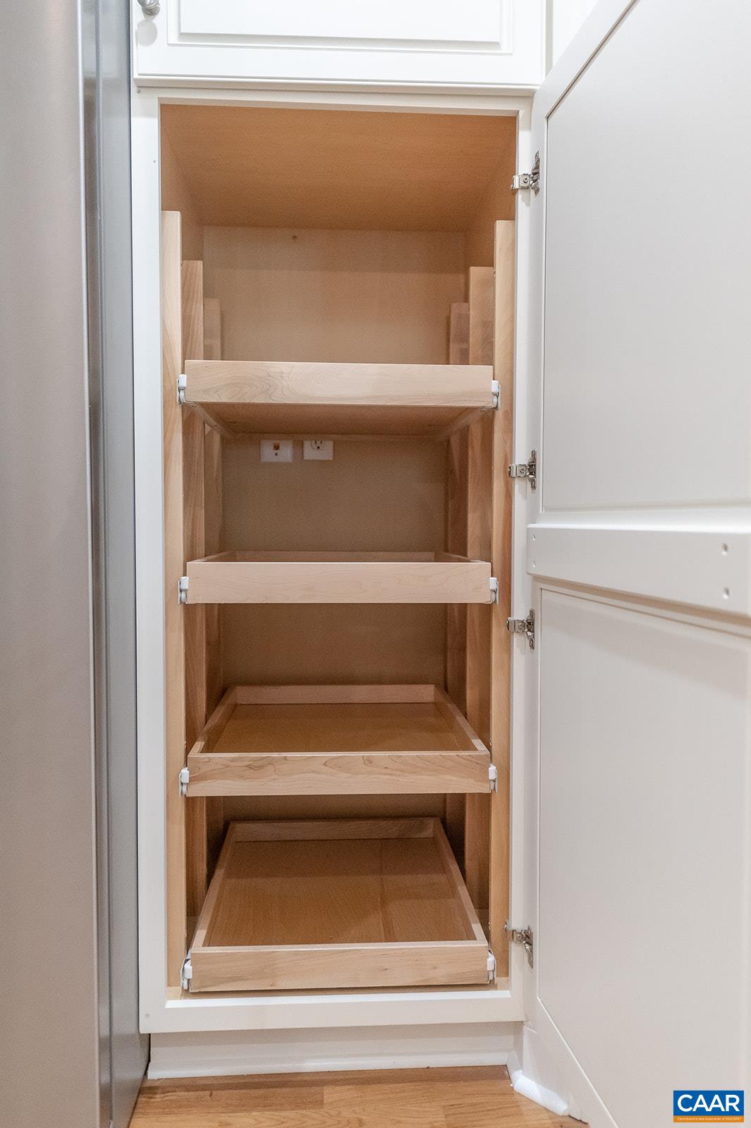 415 WHITE GABLES LN Unit: 101