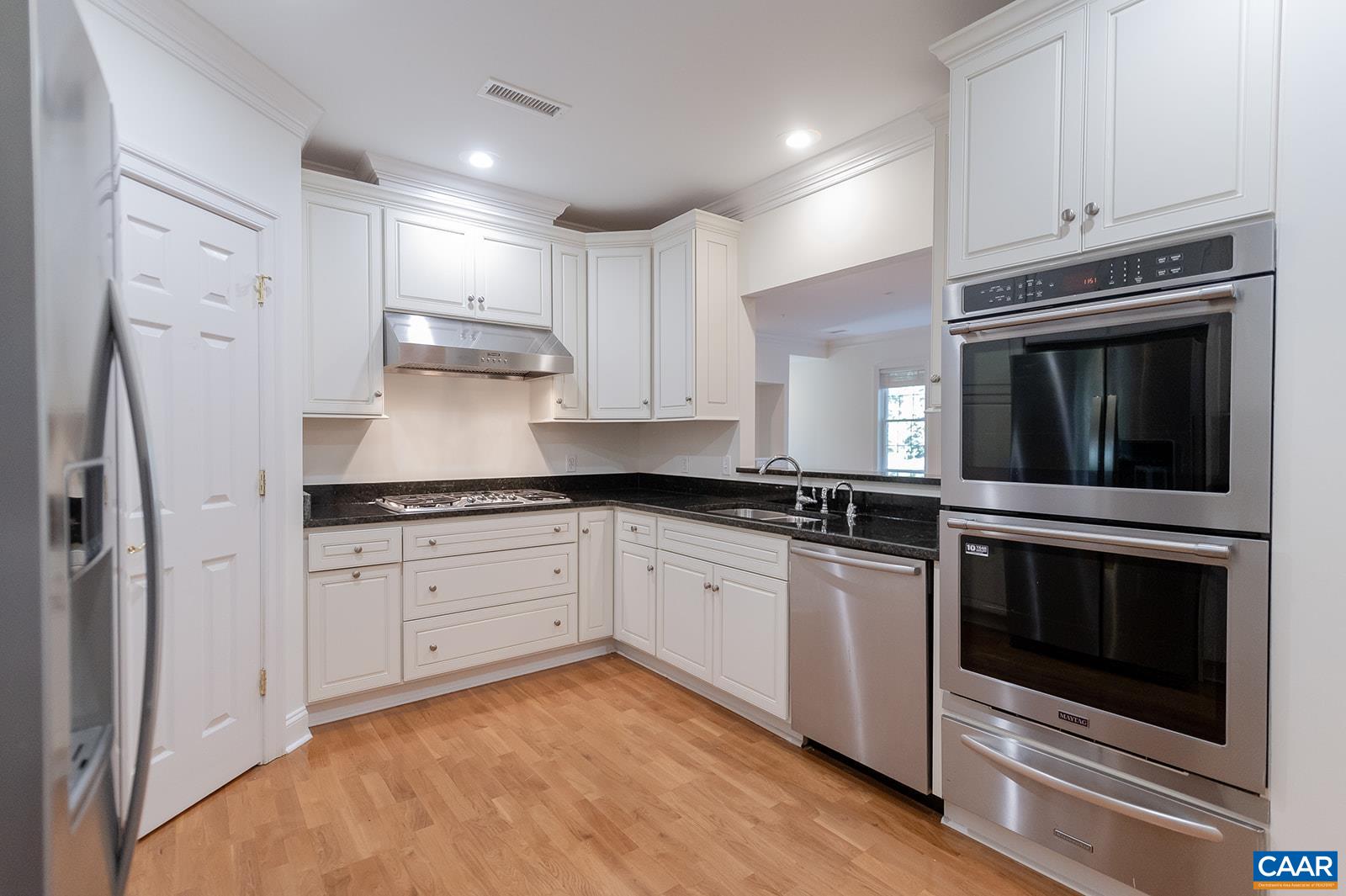 415 WHITE GABLES LN Unit: 101