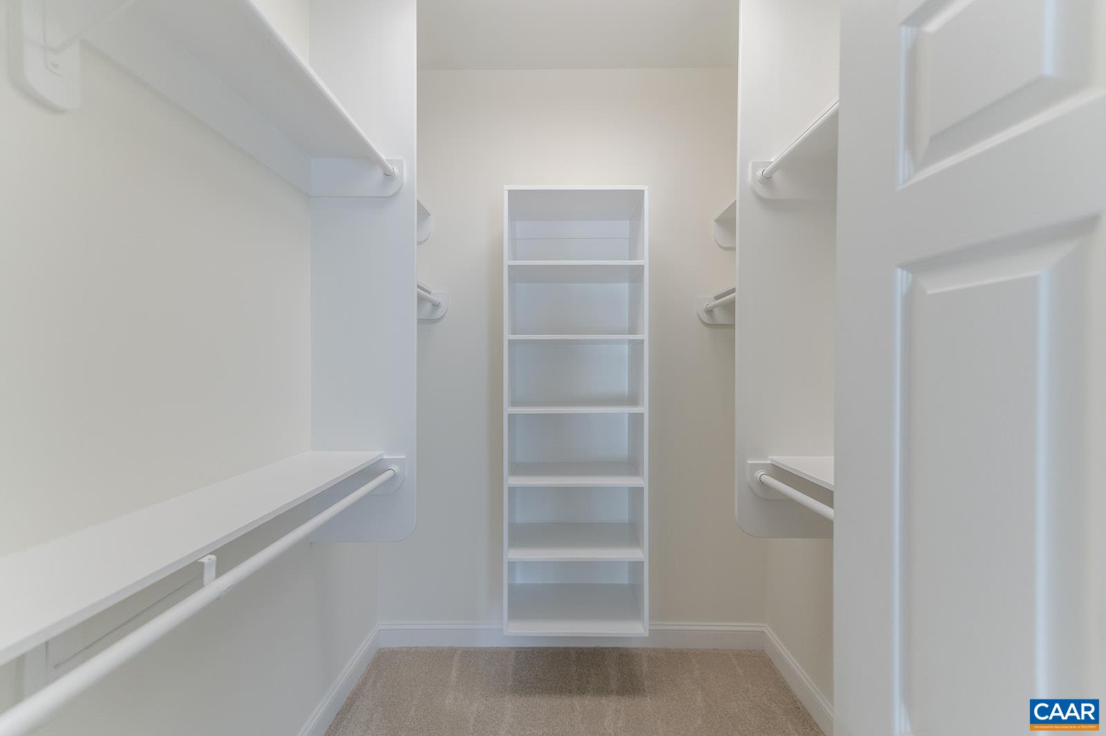 415 WHITE GABLES LN Unit: 101