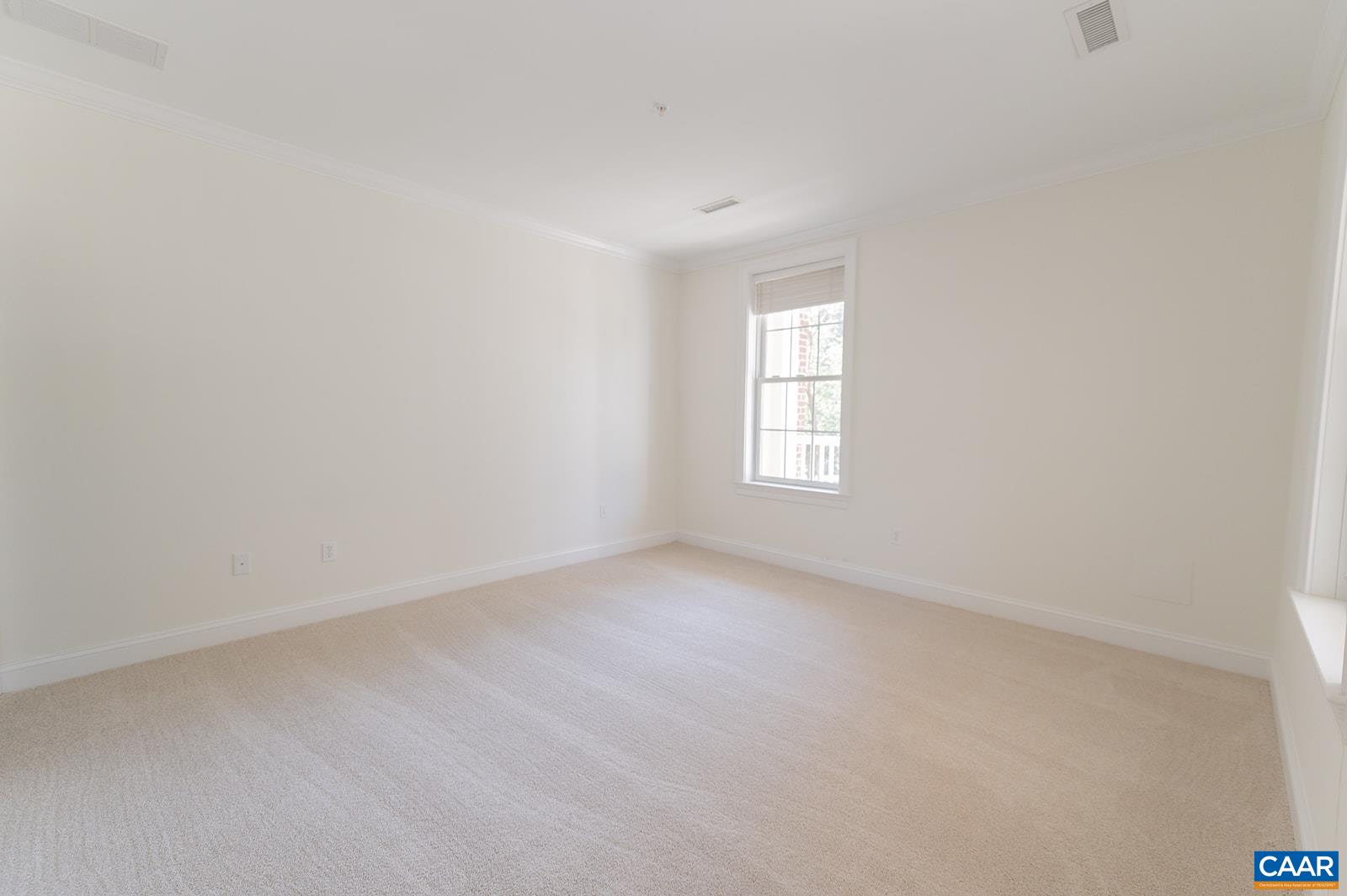 415 WHITE GABLES LN Unit: 101
