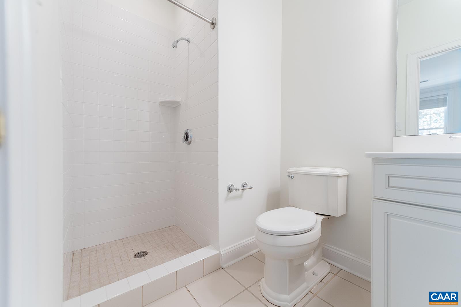 415 WHITE GABLES LN Unit: 101