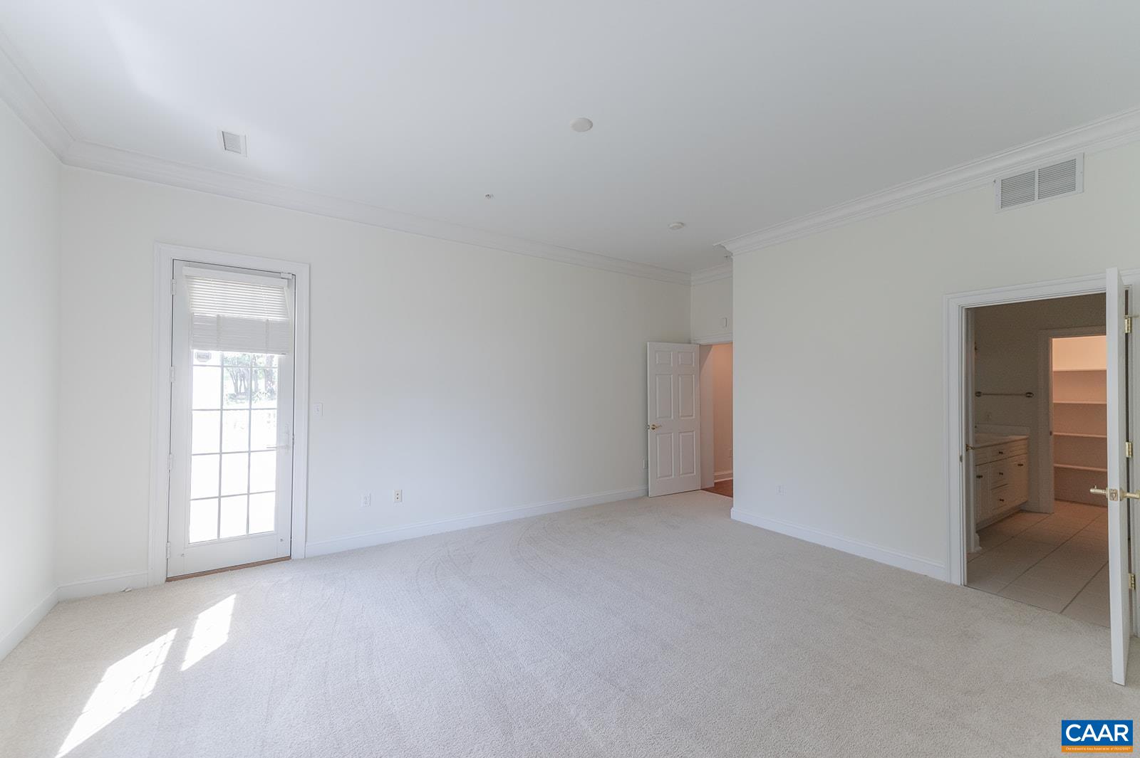 415 WHITE GABLES LN Unit: 101