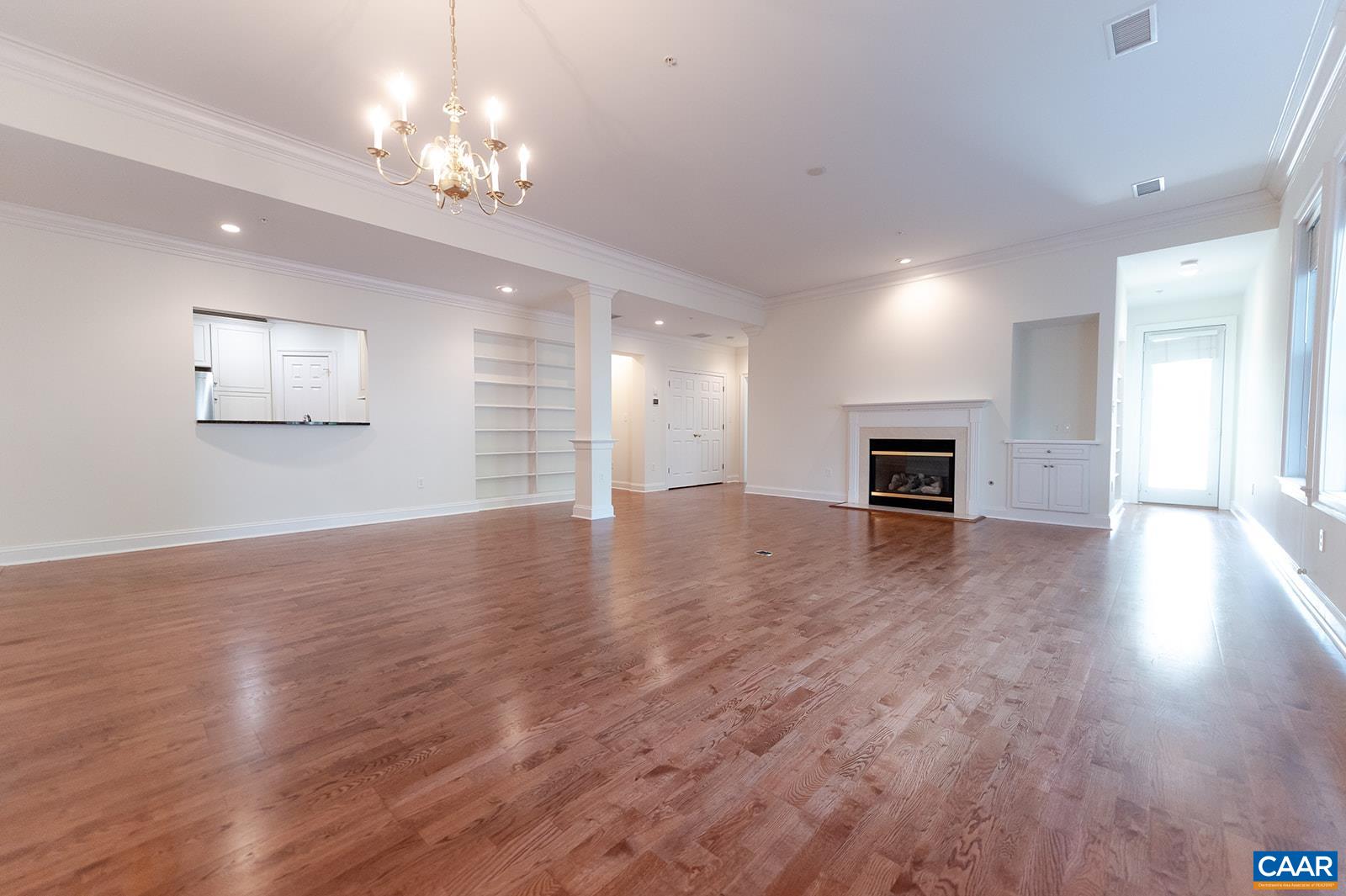 415 WHITE GABLES LN Unit: 101