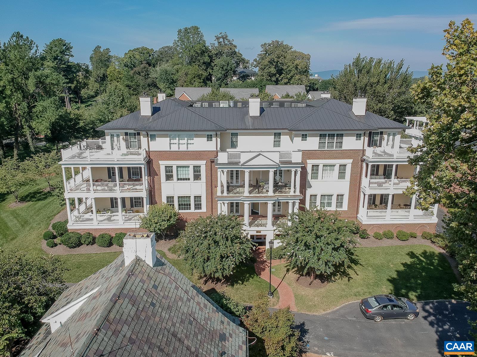 415 WHITE GABLES LN Unit: 101