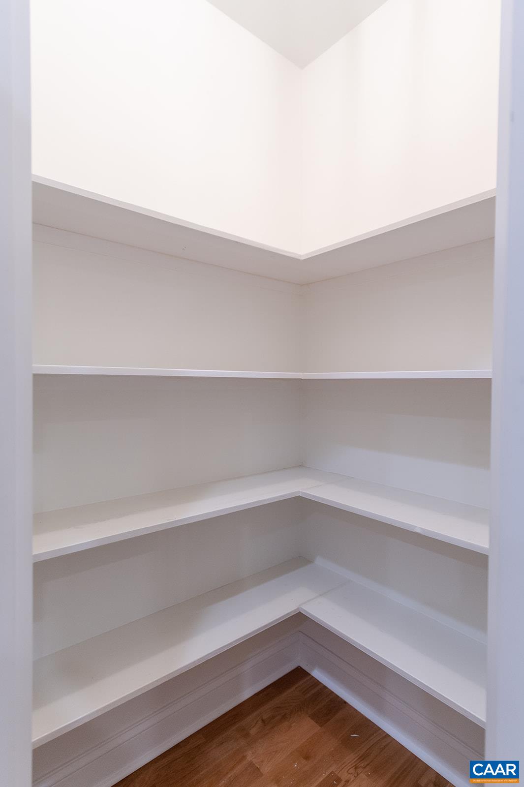 415 WHITE GABLES LN Unit: 101