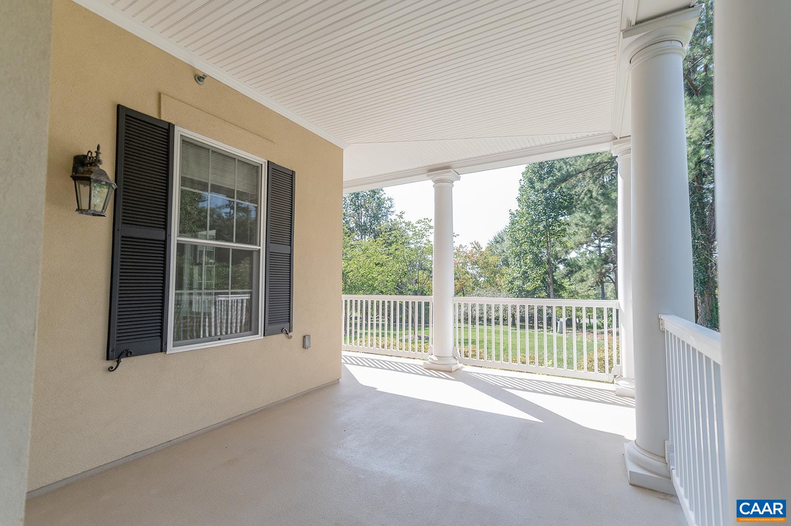 415 WHITE GABLES LN Unit: 101