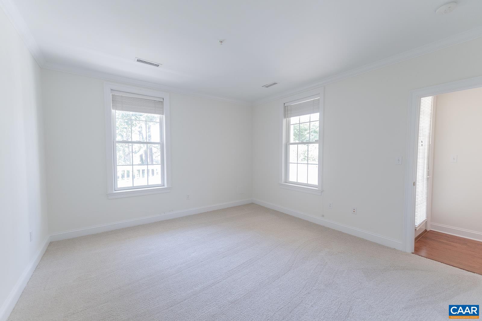 415 WHITE GABLES LN Unit: 101