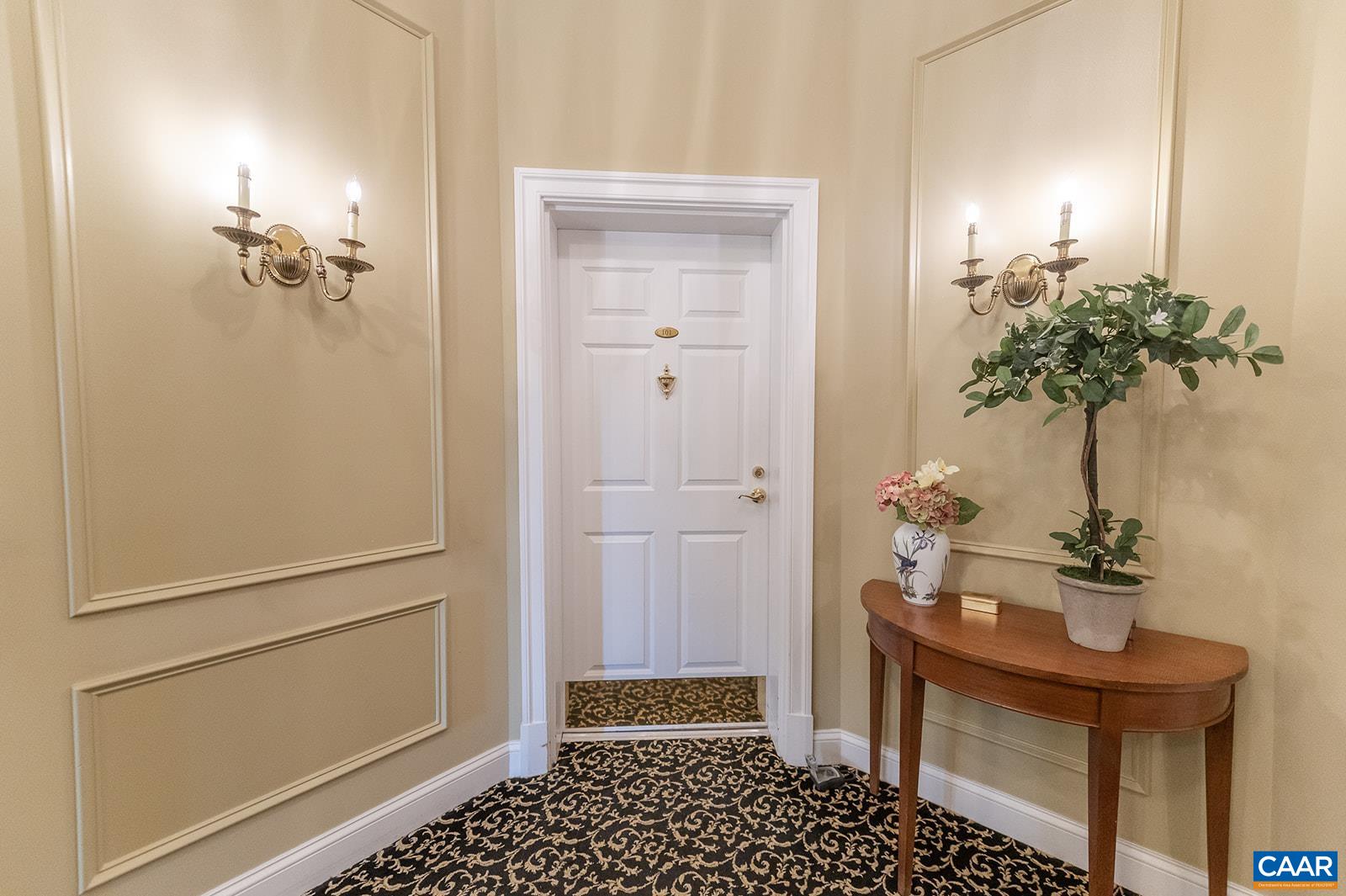 415 WHITE GABLES LN Unit: 101