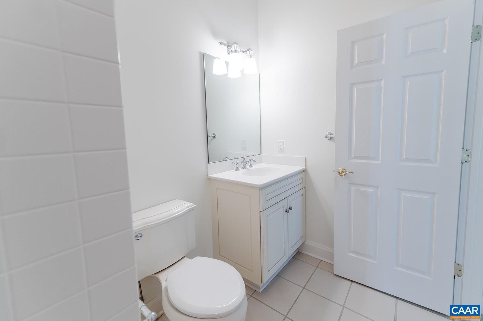 415 WHITE GABLES LN Unit: 101