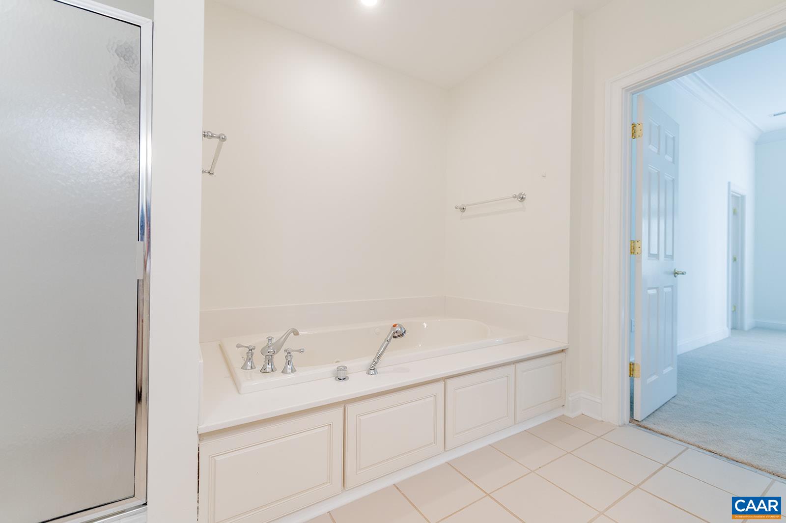 415 WHITE GABLES LN Unit: 101