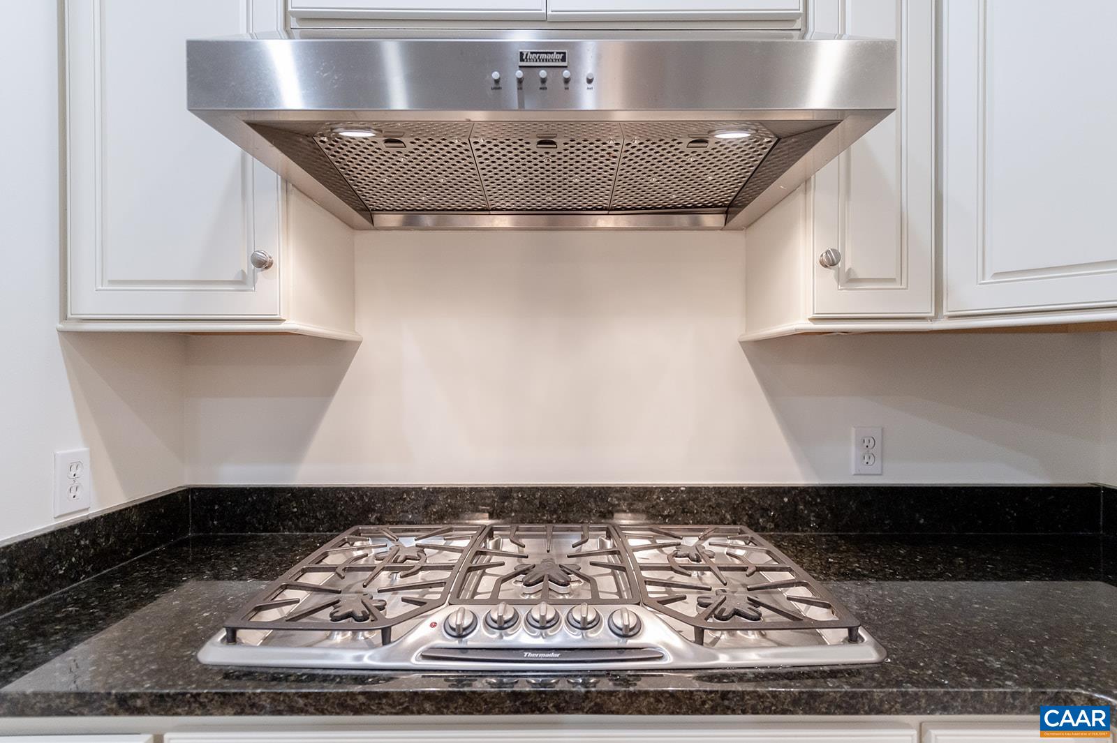 415 WHITE GABLES LN Unit: 101