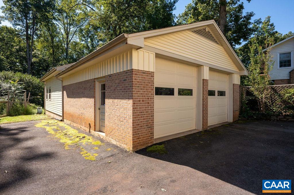 4006 TOMPKINS DR