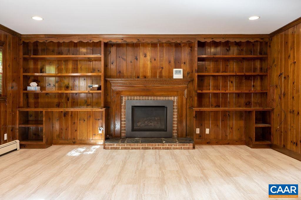 4006 TOMPKINS DR