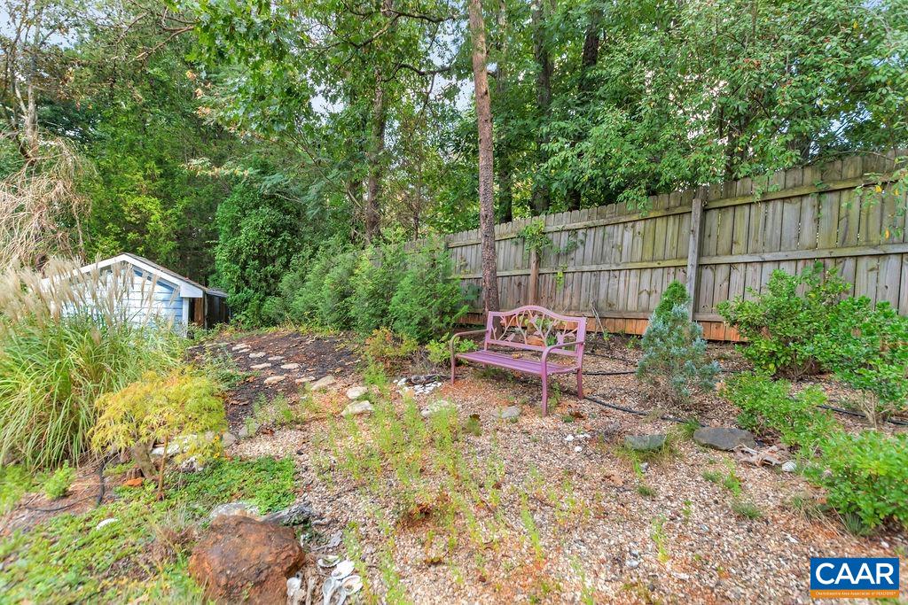1001 HAYRAKE LN