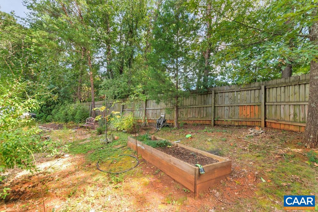 1001 HAYRAKE LN