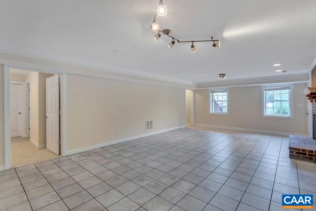 1001 HAYRAKE LN