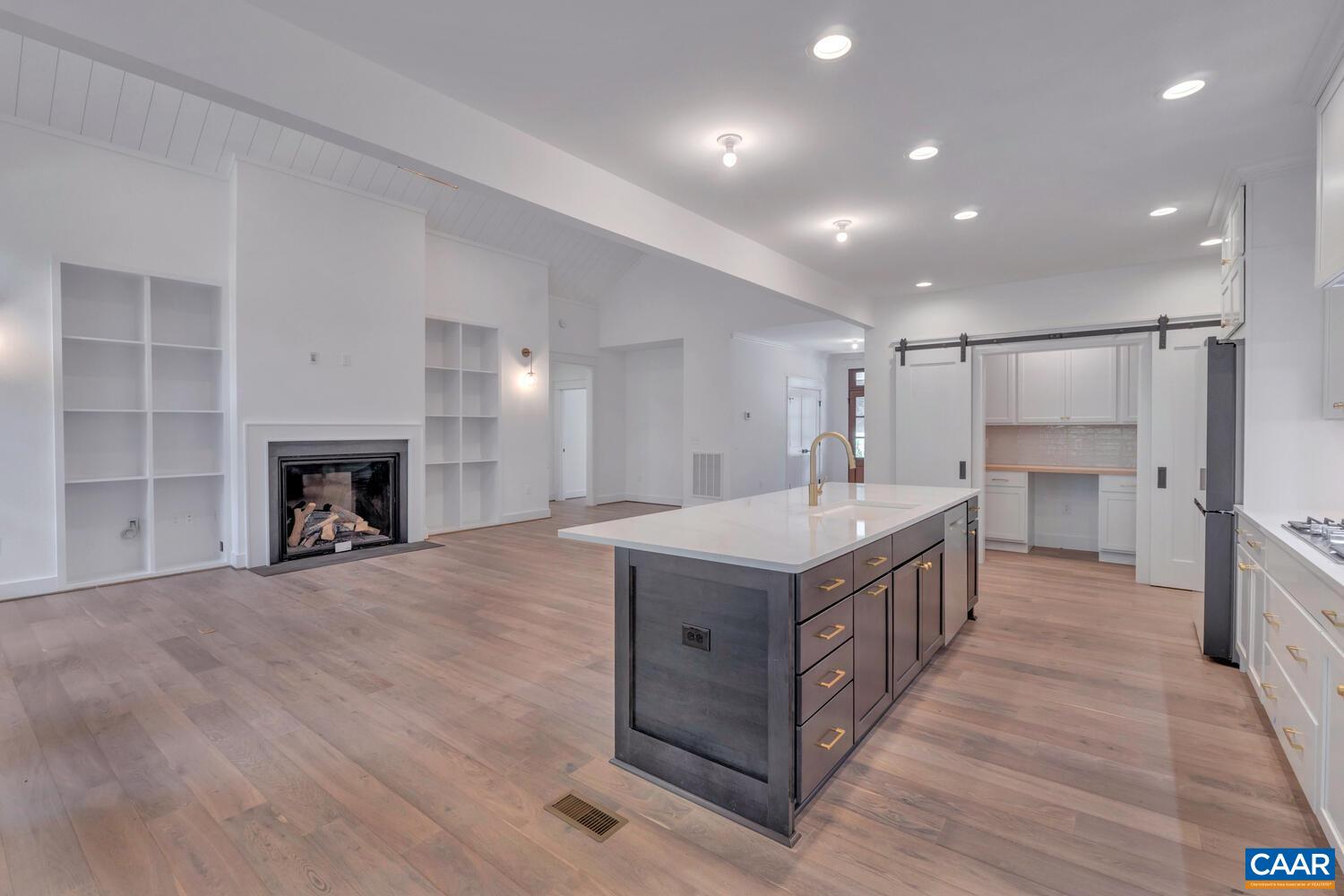 1408 QUEENSCROFT