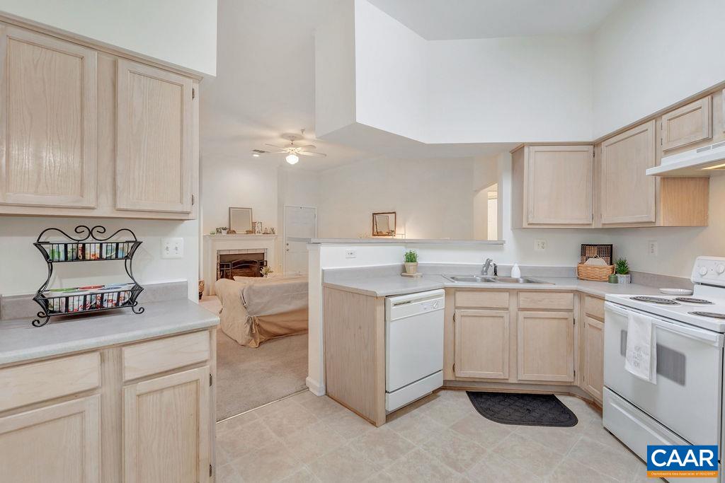 1035 WEYBRIDGE CT Unit: 104
