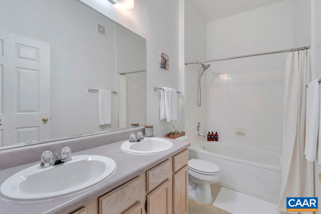 1035 WEYBRIDGE CT Unit: 104