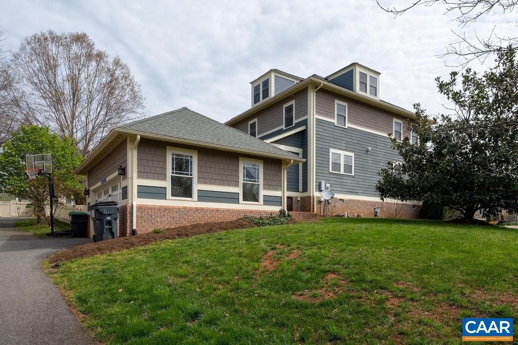 811 VILLAGE RD