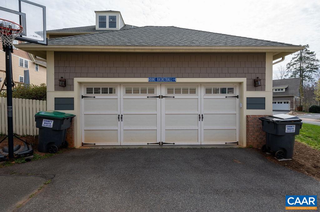 811 VILLAGE RD