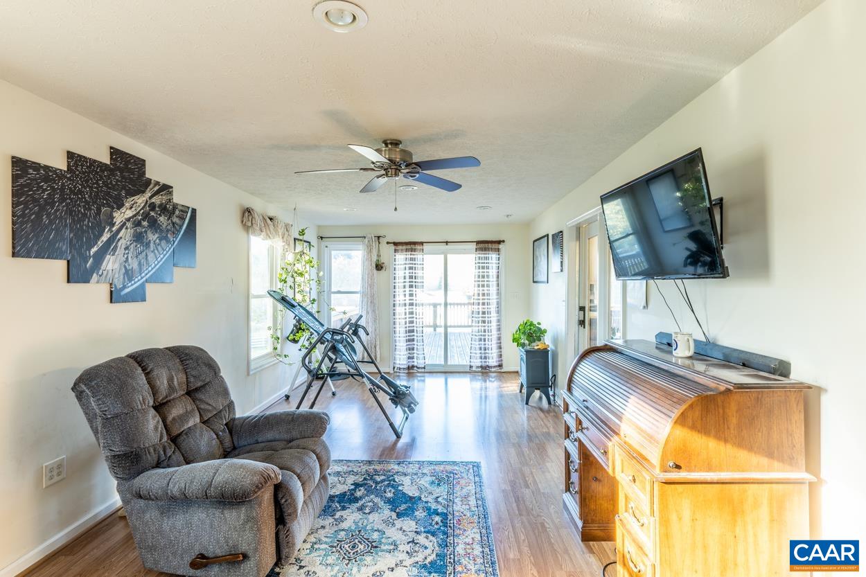 435 COURTHOUSE MOUNTAIN RD